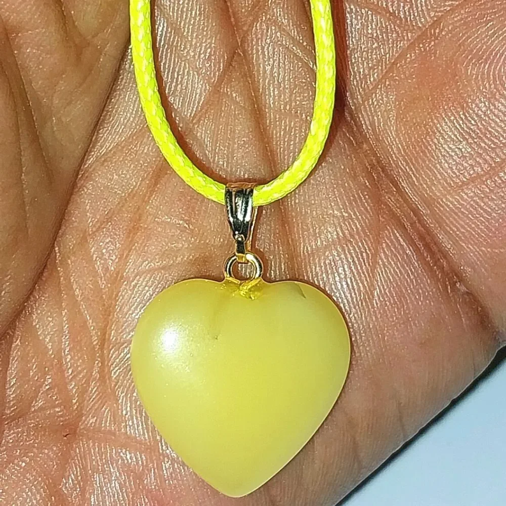 Beautiful glass heart necklace for women and girls
